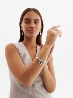 Браслет с шармами «Марджери. Сердце и жемчуг», d=6.5 см, чёрный, белый в серебре