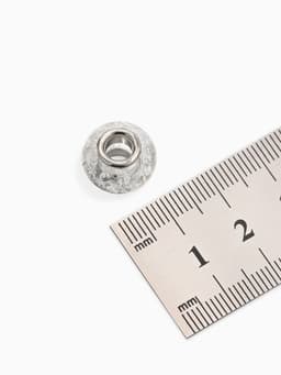 Шарм бусина «Сахарный кварц», белая в серебре