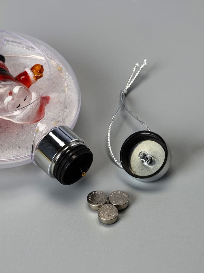 Ёлочный шар «Дед Мороз», 5 LED, от батареек, свечение тёплое белое