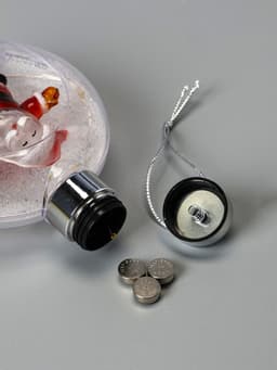 Ёлочный шар «Дед Мороз», 5 LED, от батареек, свечение тёплое белое