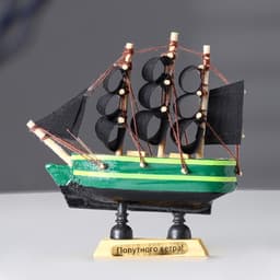 Сувенирная модель корабля «Дункан», зелёный корпус, чёрные паруса, 10×3×10 см