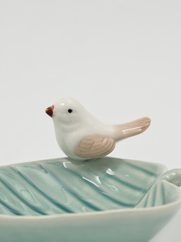 Блюдо керамическое «Птичка на листочке», 15.5×15.5 см, цвет голубой