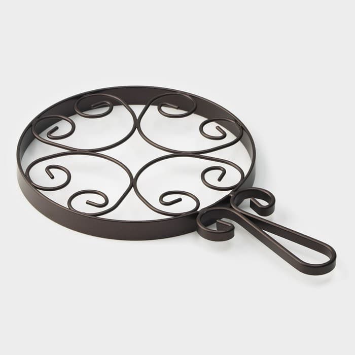 Подставка под горячее на ножках с ручкой Доляна «Сердца», 25.5×16.3 см, коричневая