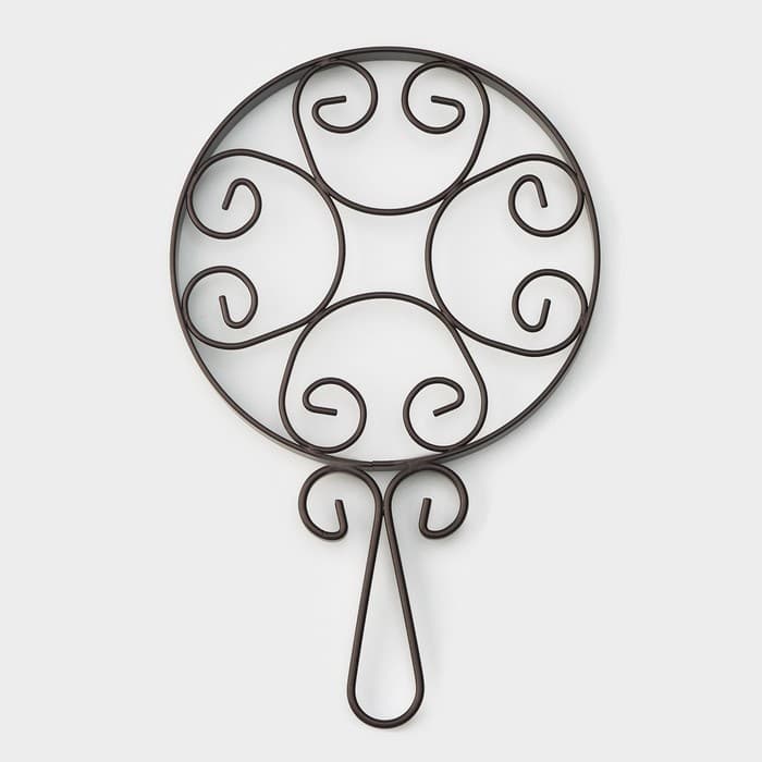 Подставка под горячее на ножках с ручкой Доляна «Сердца», 25.5×16.3 см, коричневая