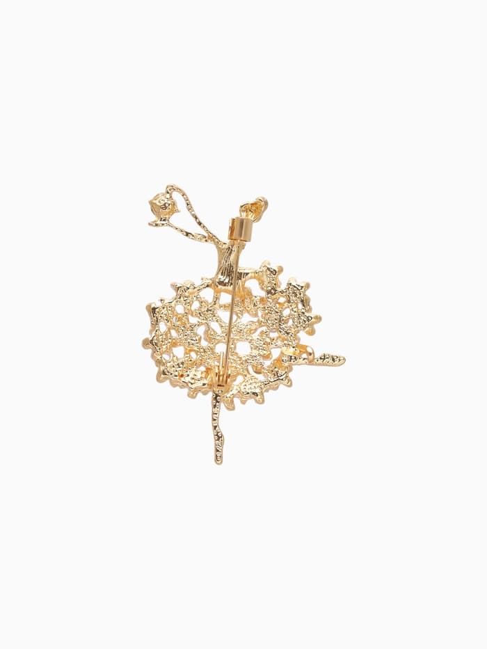 Брошь «Балерина», женственность, белая в золоте