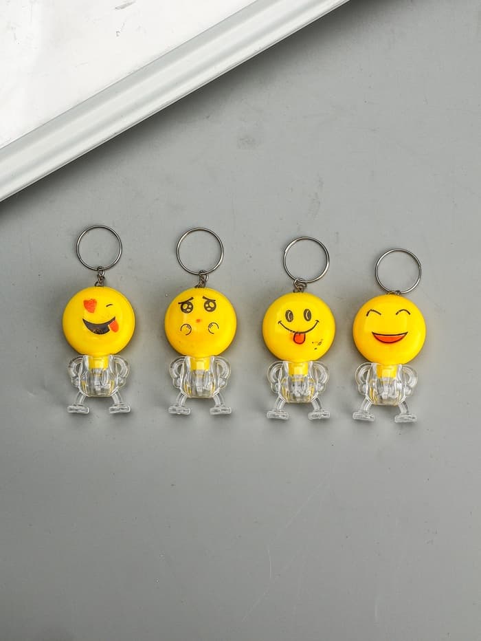 Фонарик брелок для ключей на кольце «Смайлик», 1 LED, 3×5.5 см, МИКС