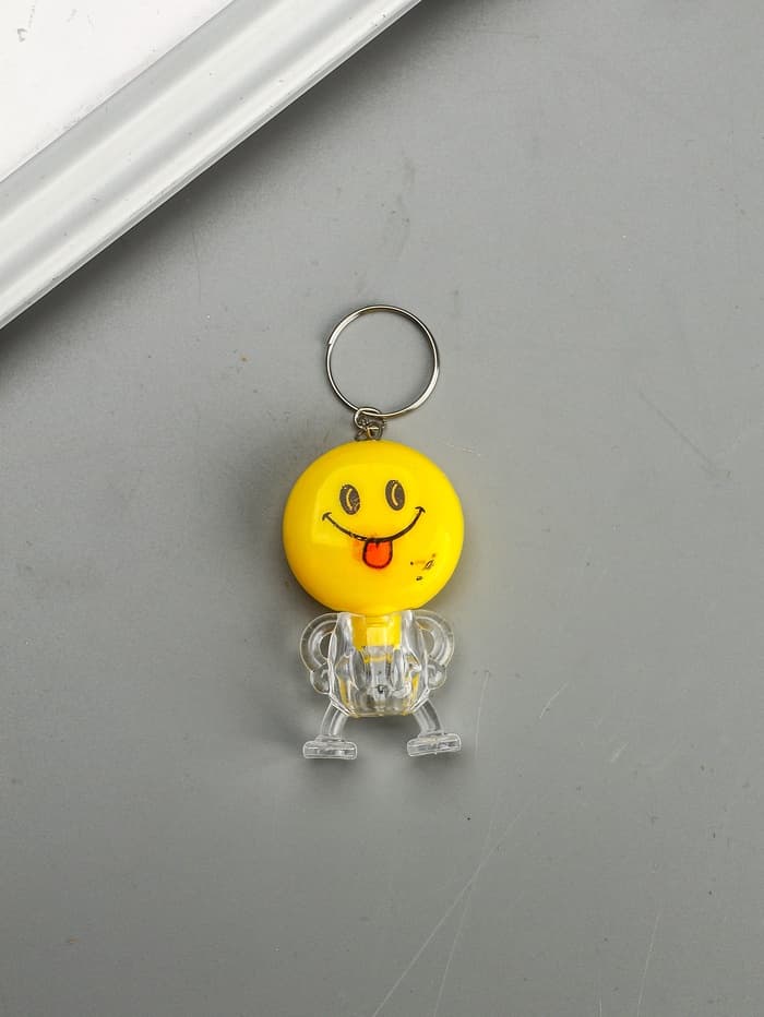 Фонарик брелок для ключей на кольце «Смайлик», 1 LED, 3×5.5 см, МИКС
