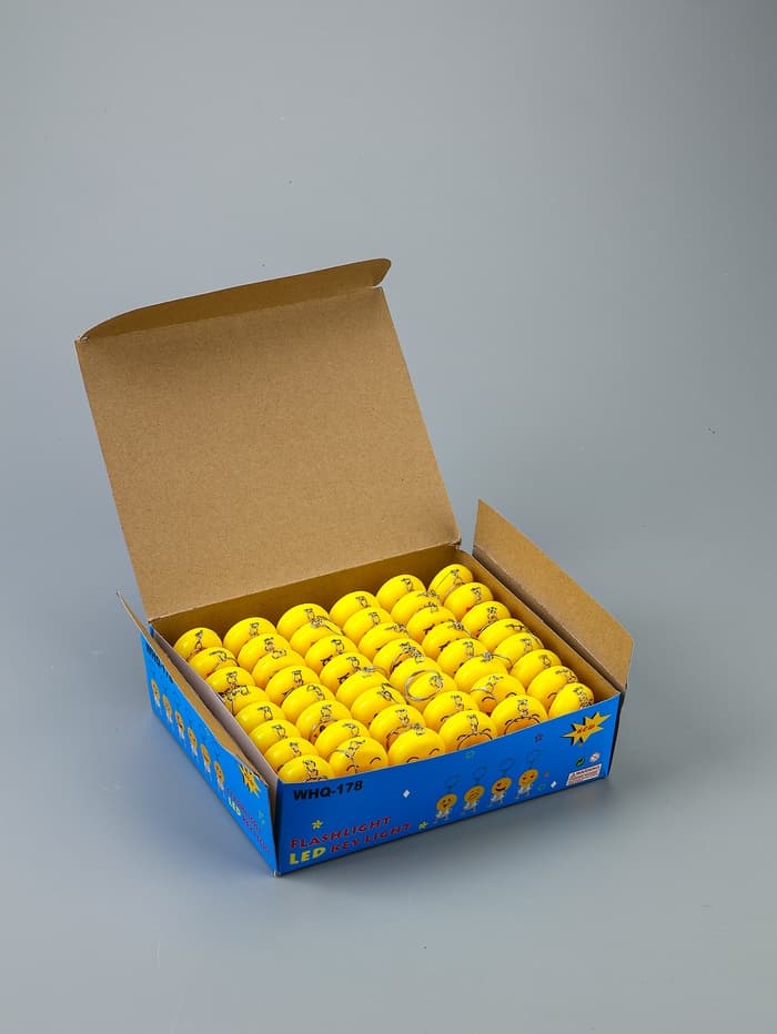 Фонарик брелок для ключей на кольце «Смайлик», 1 LED, 3×5.5 см, МИКС