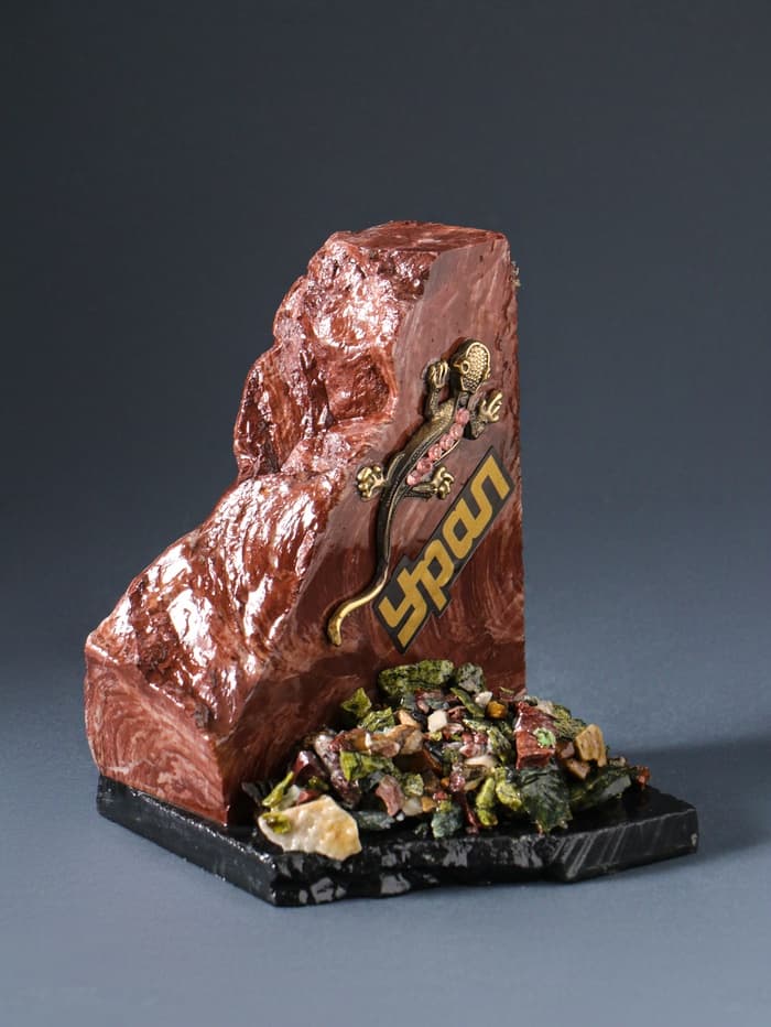 Фигурка-скол «Горка», с корундом, МИКС