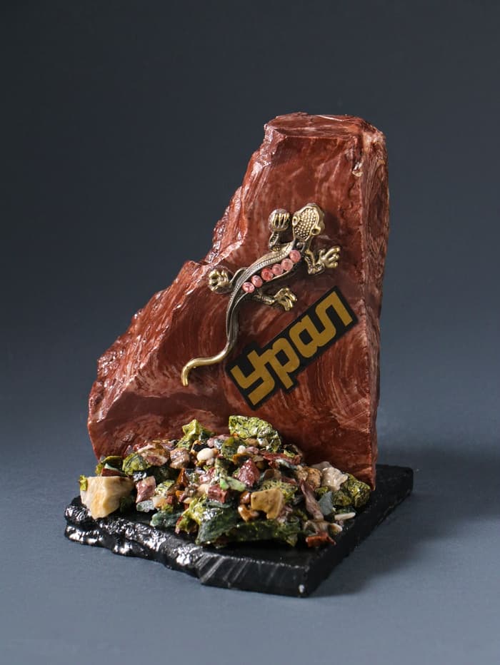 Фигурка-скол «Горка», с корундом, МИКС
