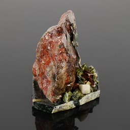 Фигурка-скол «Горка», с корундом, МИКС