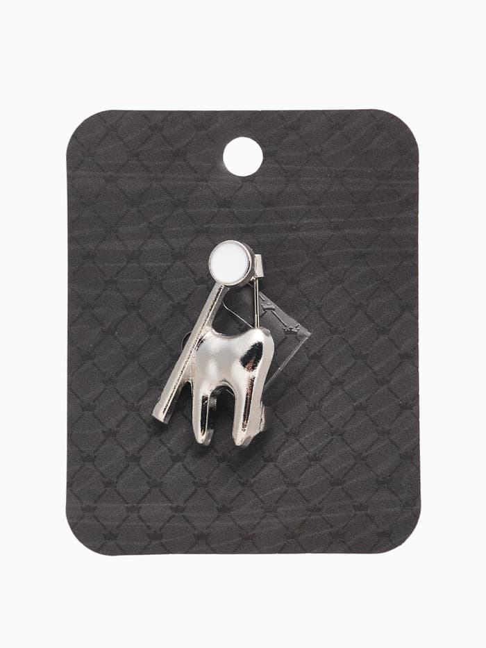 Брошь «Зуб с зеркалом», белая в серебре