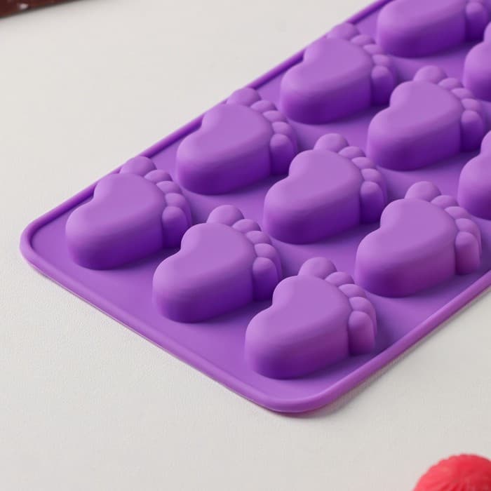 Форма для конфет и шоколада Доляна «Следопыт», силикон, 22×10×1.8 см, 15 ячеек (3.6×2.7 см), МИКС