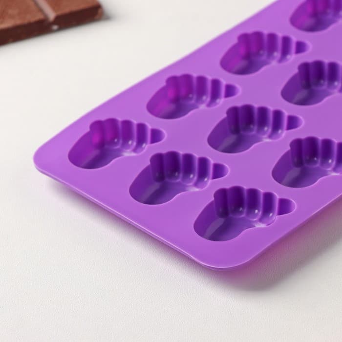 Форма для конфет и шоколада Доляна «Следопыт», силикон, 22×10×1.8 см, 15 ячеек (3.6×2.7 см), МИКС