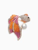 Брошь «Золотая рыбка с жемчужиной», разноцветная в золоте