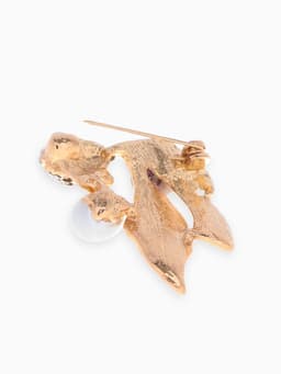 Брошь «Золотая рыбка с жемчужиной», разноцветная в золоте