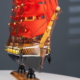 Сувенирная модель корабля «Алые паруса», коричневый корпус, 43×8×37 см