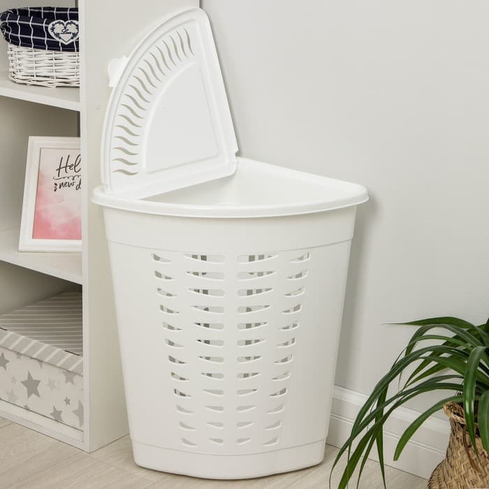 Корзина для белья угловая, 45 л, 38×38×56 см, с крышкой, белая