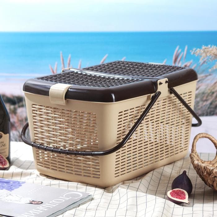 Корзина для пикника Альтернатива, 45×30×24 см, с ручками, пластик, светло-коричневая