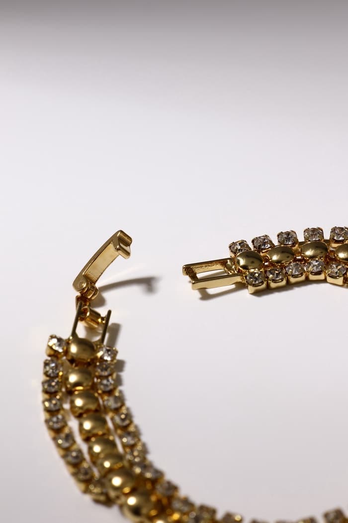 Браслет со стразами «Сияй», L=18 см, 3 ряда, белый в золоте