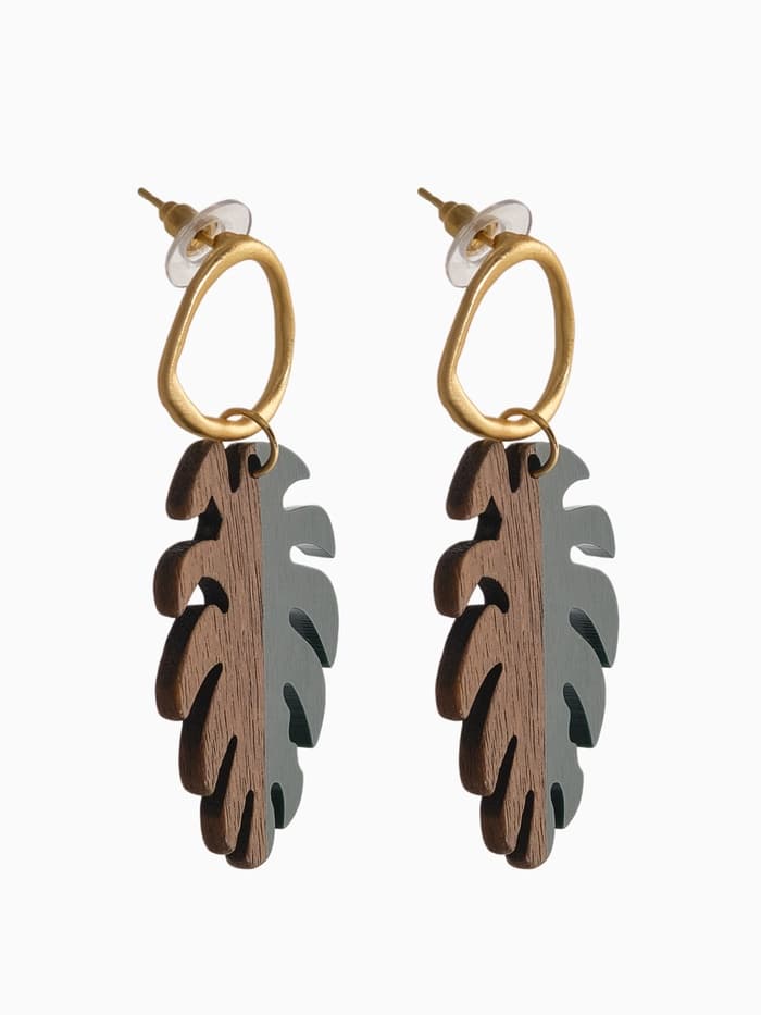 Серьги из дерева «Ваканда», монстера, зелёно-коричневые в золоте