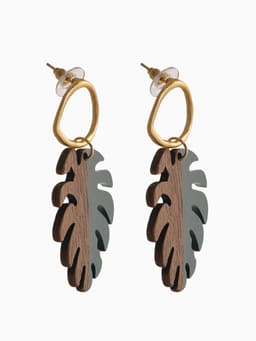 Серьги из дерева «Ваканда», монстера, зелёно-коричневые в золоте