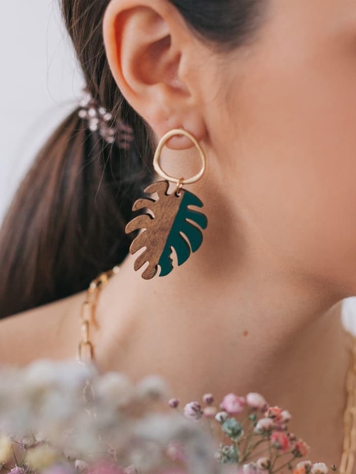 Серьги из дерева «Ваканда», монстера, зелёно-коричневые в золоте