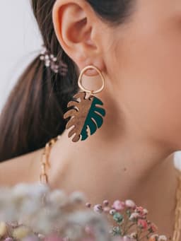 Серьги из дерева «Ваканда», монстера, зелёно-коричневые в золоте