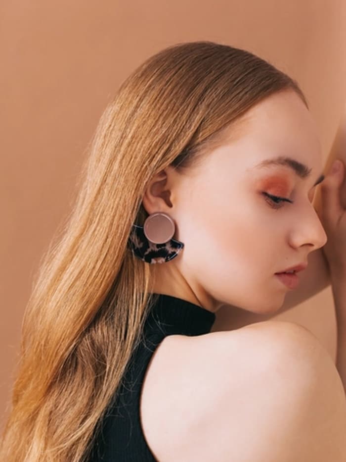 Серьги пластик «Танзания», полукруг бежевый леопард, цветные