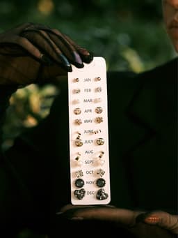 Серьги пусеты 12 пар One year, сердцем к сердцу, цветные в золоте