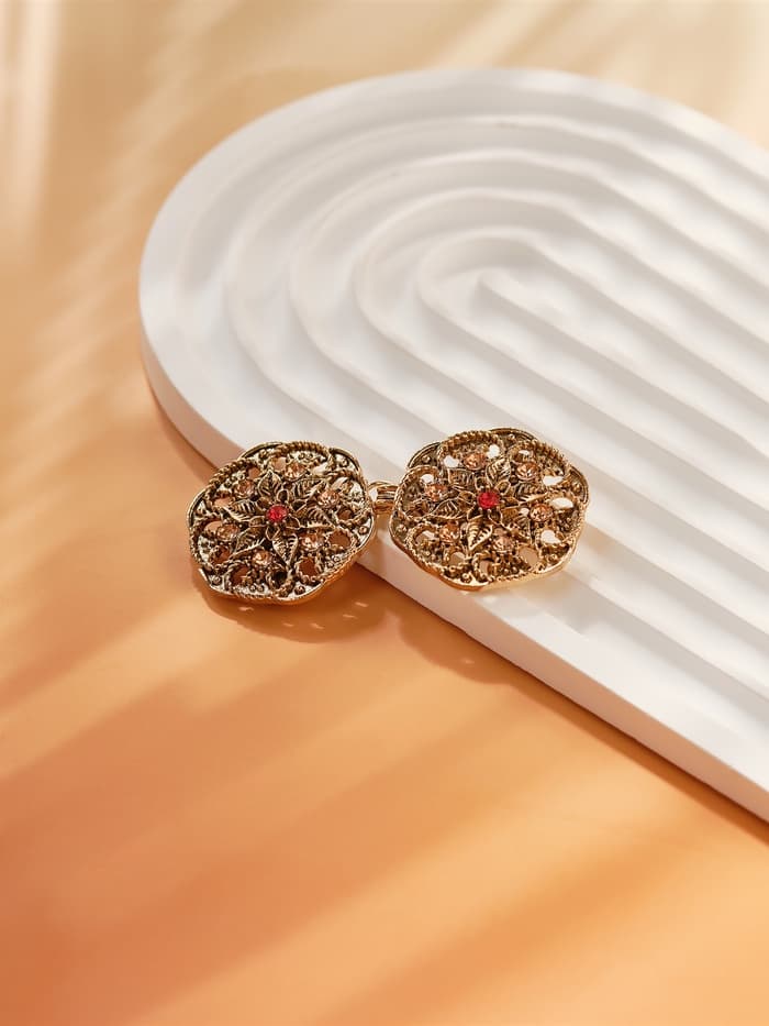 Зажим для кардигана «Цветы», коричневый в чернёном золоте