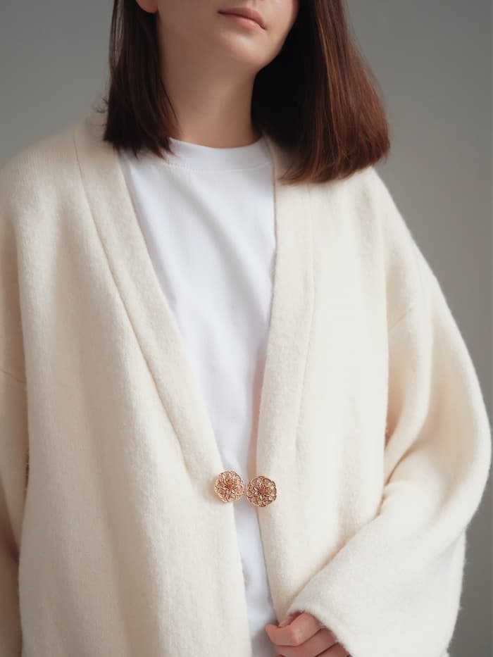 Зажим для кардигана «Цветы», коричневый в чернёном золоте