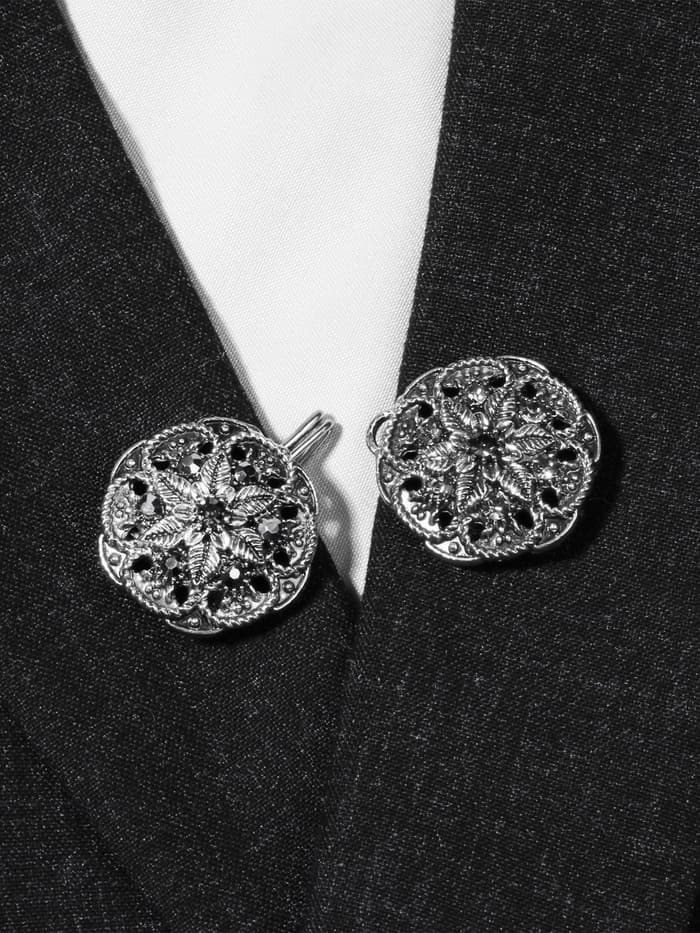 Зажим для кардигана «Цветы», чёрно-серый в чернёном серебре