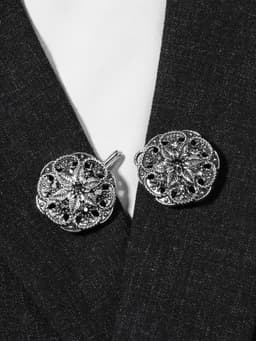 Зажим для кардигана «Цветы», чёрно-серый в чернёном серебре