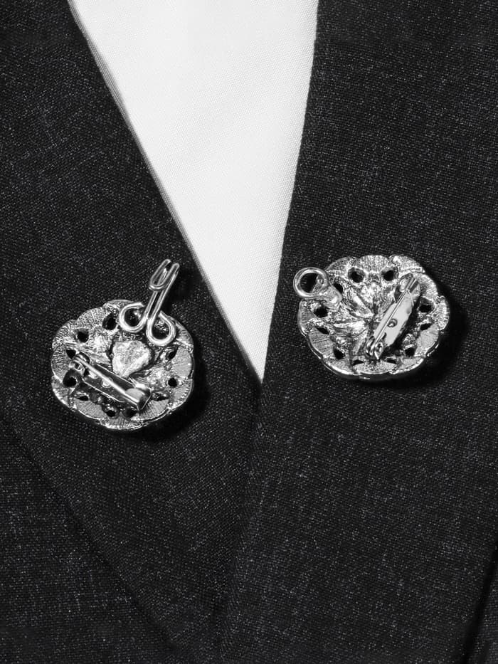 Зажим для кардигана «Цветы», чёрно-серый в чернёном серебре