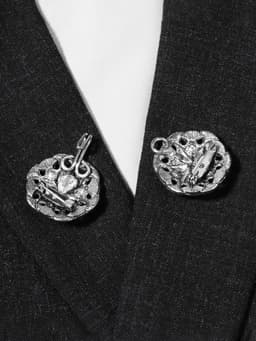 Зажим для кардигана «Цветы», чёрно-серый в чернёном серебре