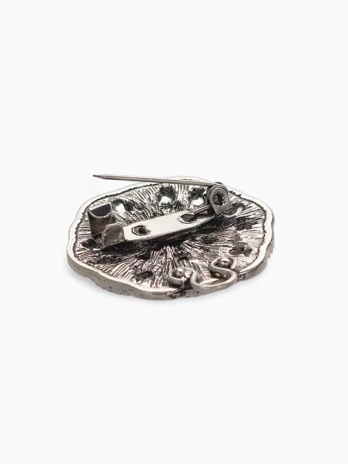 Зажим для кардигана «Цветы», чёрно-серый в чернёном серебре