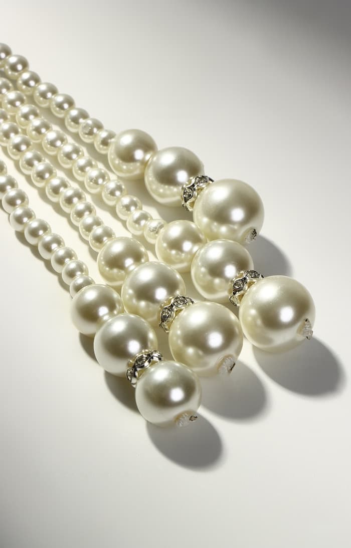 Бусы «Узел», 2 нити, бусины №6-14, цвет молочный, 80 см