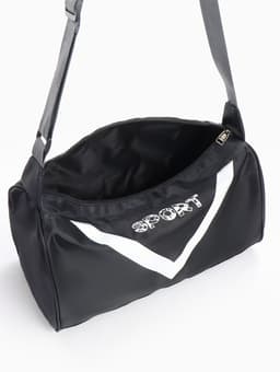 Сумка спортивная на молнии, боковой карман/сетка, регулируемый ремень, маленький размер, чёрная