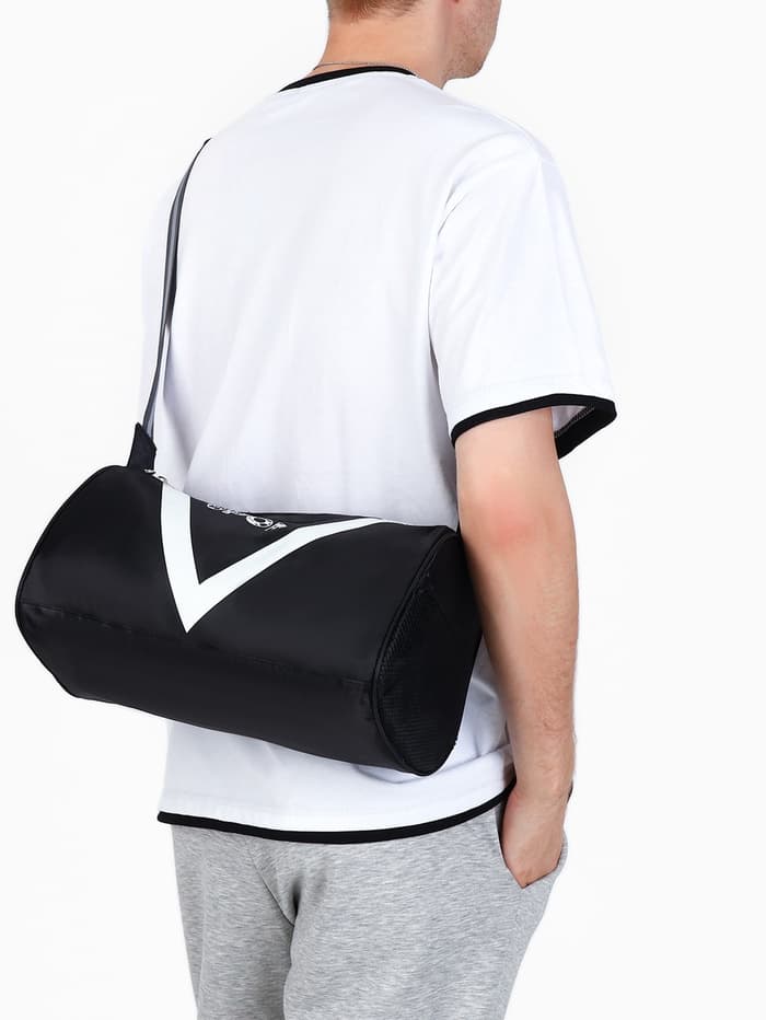 Сумка спортивная на молнии, боковой карман/сетка, регулируемый ремень, маленький размер, чёрная