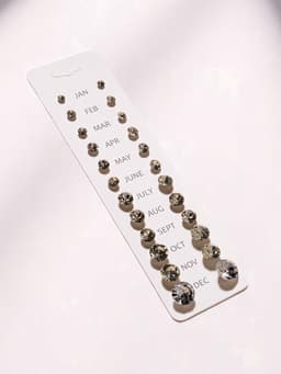 Серьги пусеты One year, 12 пар, классика, белые в серебре