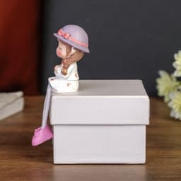 Фигурка настольная полистоун «Малыш или Малышка в шляпке», на полку, длинные ножки, 11×3×3.5 см, МИКС