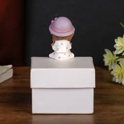 Фигурка настольная полистоун «Малыш или Малышка в шляпке», на полку, длинные ножки, 11×3×3.5 см, МИКС