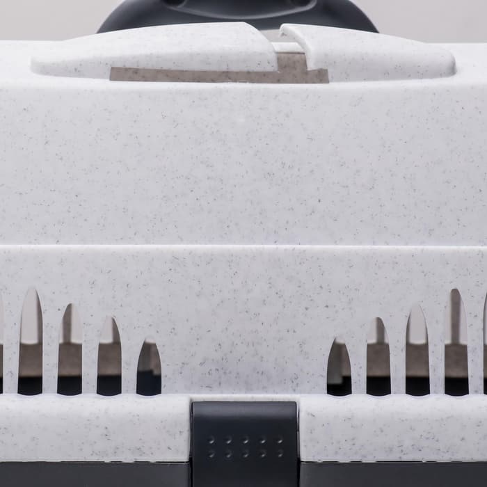 Переноска для животных до 9 кг «Пижон», 43×29×27.5 см, металлическая дверь, пластик, белая, серая