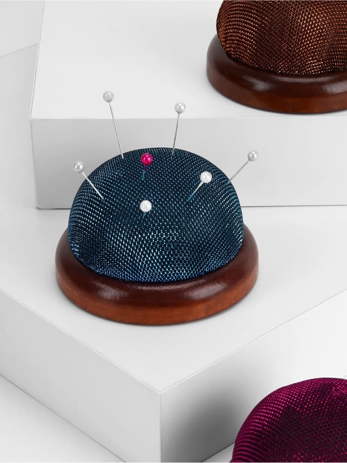 Игольница «Круг», на деревянной подложке, d=7 см, МИКС