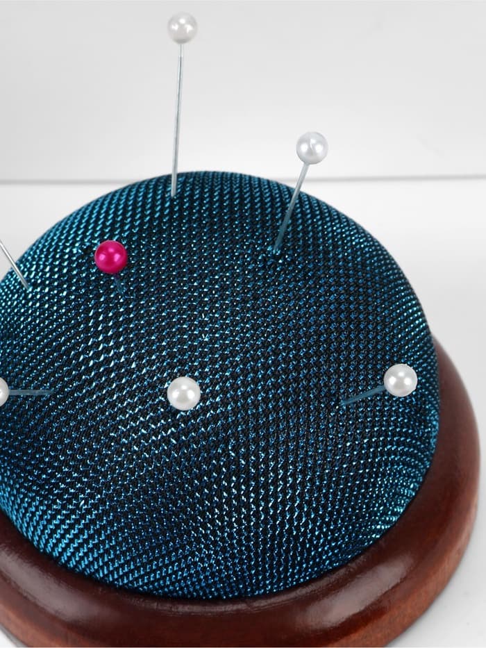 Игольница «Круг», на деревянной подложке, d=7 см, МИКС