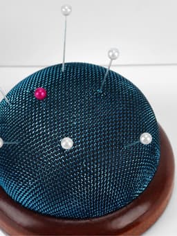 Игольница «Круг», на деревянной подложке, d=7 см, МИКС