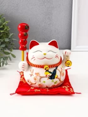 Копилка для денег «Кот манэки-нэко на коврике с колокольчиками», керамика, 12.5×13×10.5 см