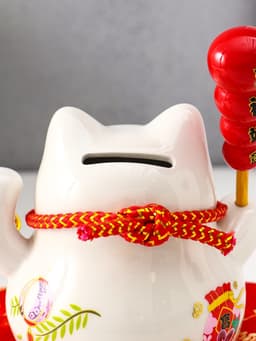 Копилка для денег «Кот манэки-нэко на коврике с колокольчиками», керамика, 12.5×13×10.5 см