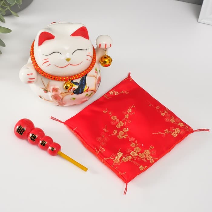 Копилка для денег «Кот манэки-нэко на коврике с колокольчиками», керамика, 12.5×13×10.5 см